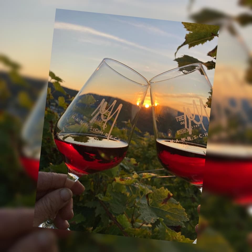 Weingenuss im Sonnenuntergang