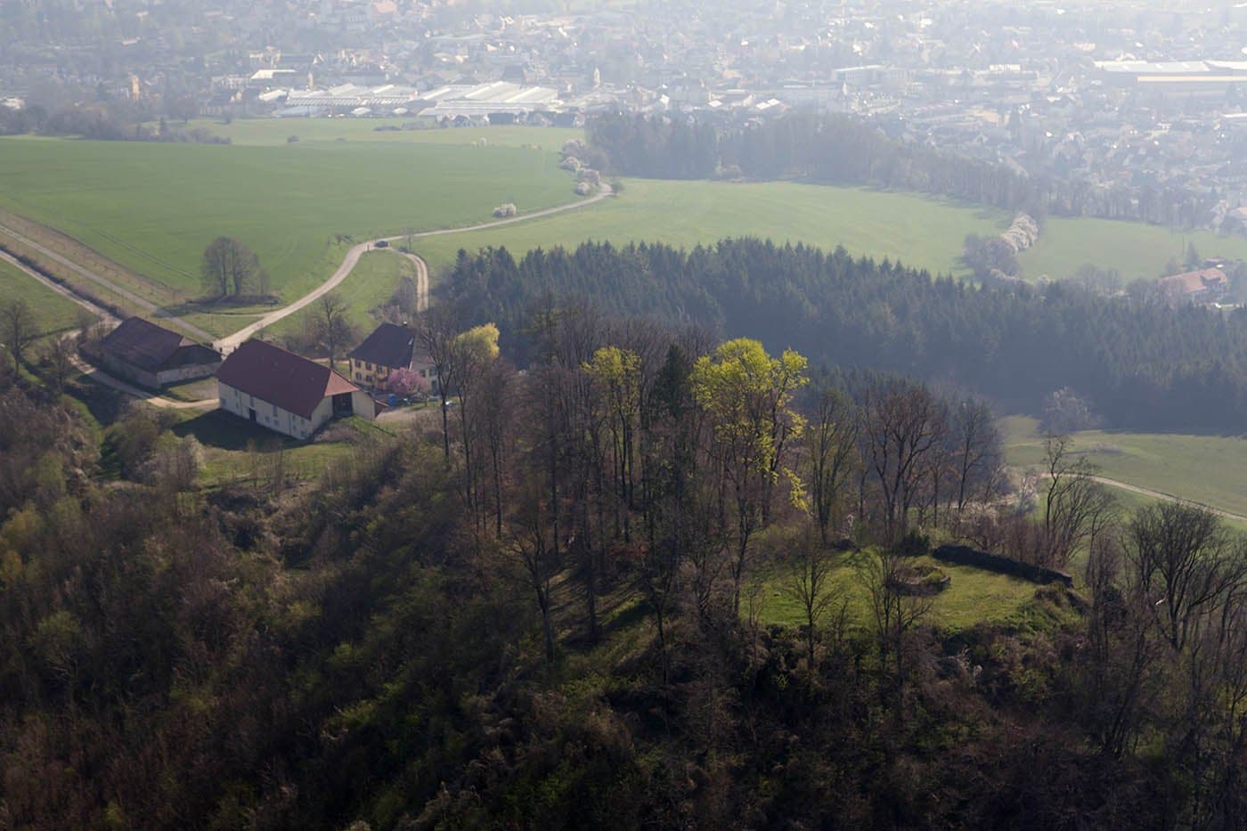 Ansicht aus der Luft, Burgruine Nellenburg