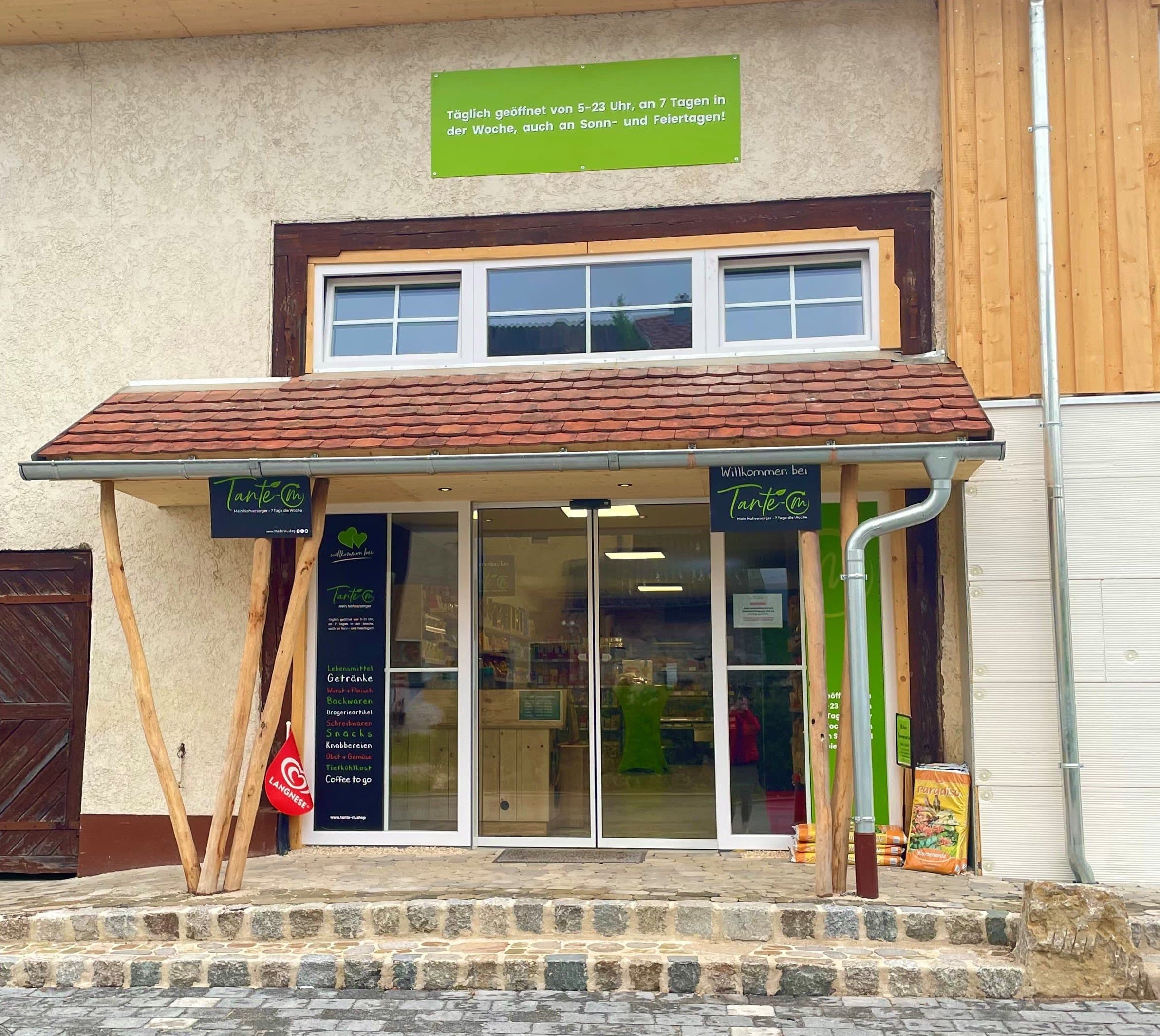 Nahversorgerladen von außen fotografiert