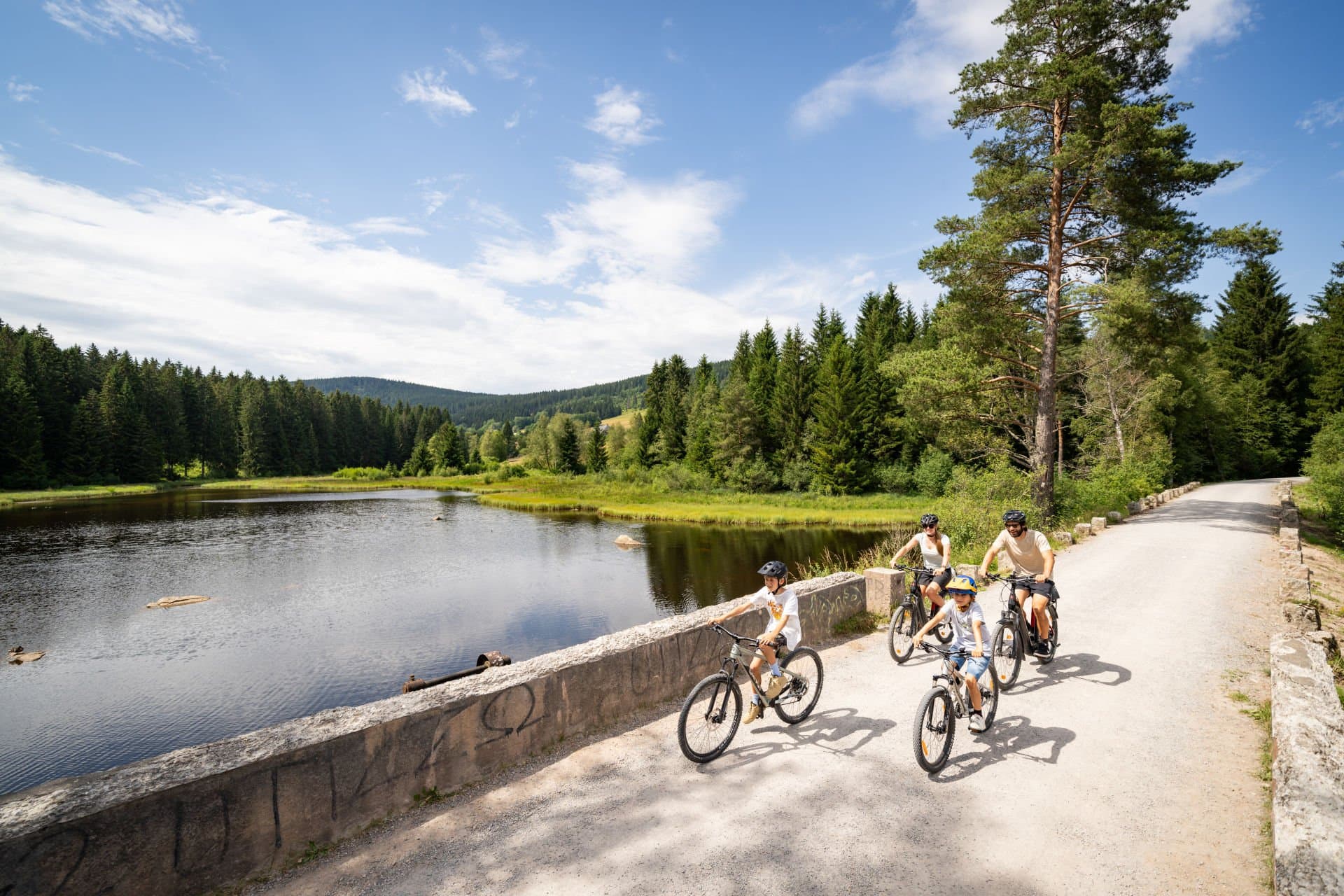 Cycling with the family at Schluchsee