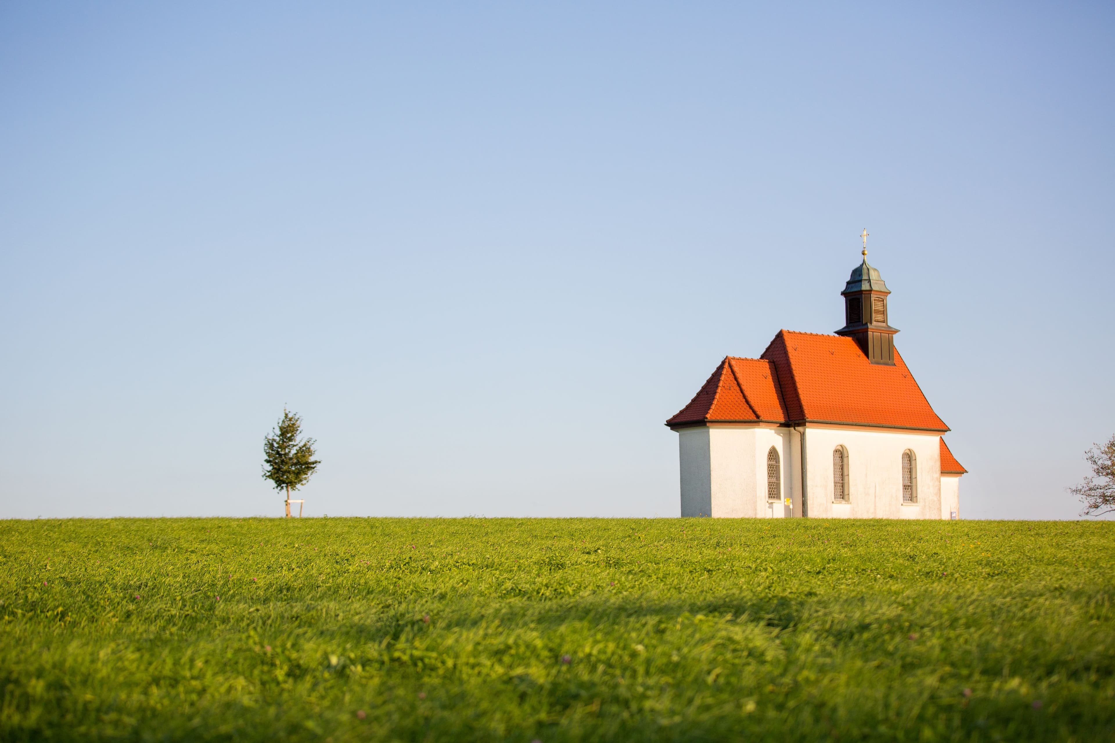 Blick auf die Haldenbergkapelle