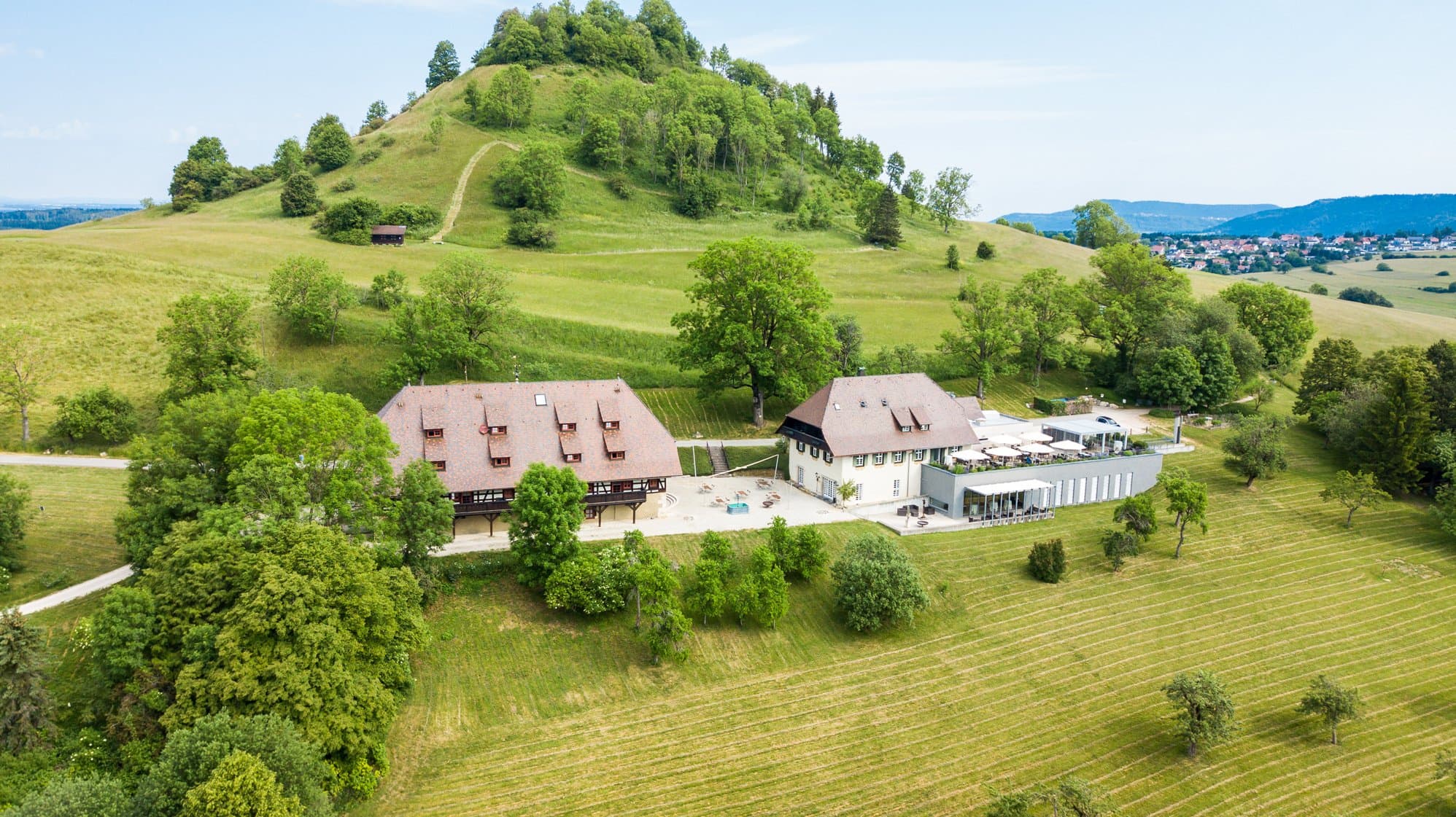 Blick auf das Hofgut Hohenkarpfen