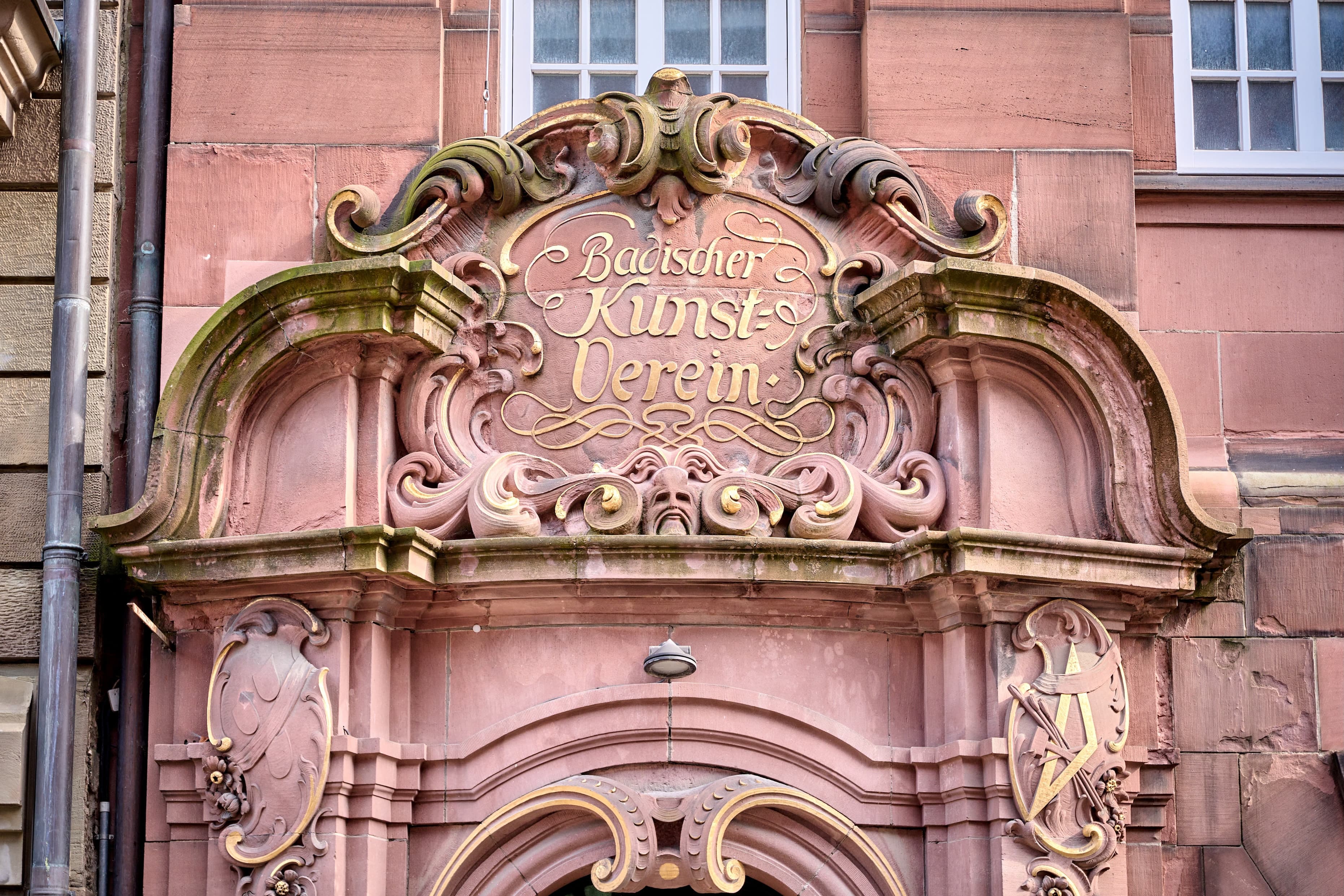 Inschrift Badischer Kunstverein am Gebäude des Vereins