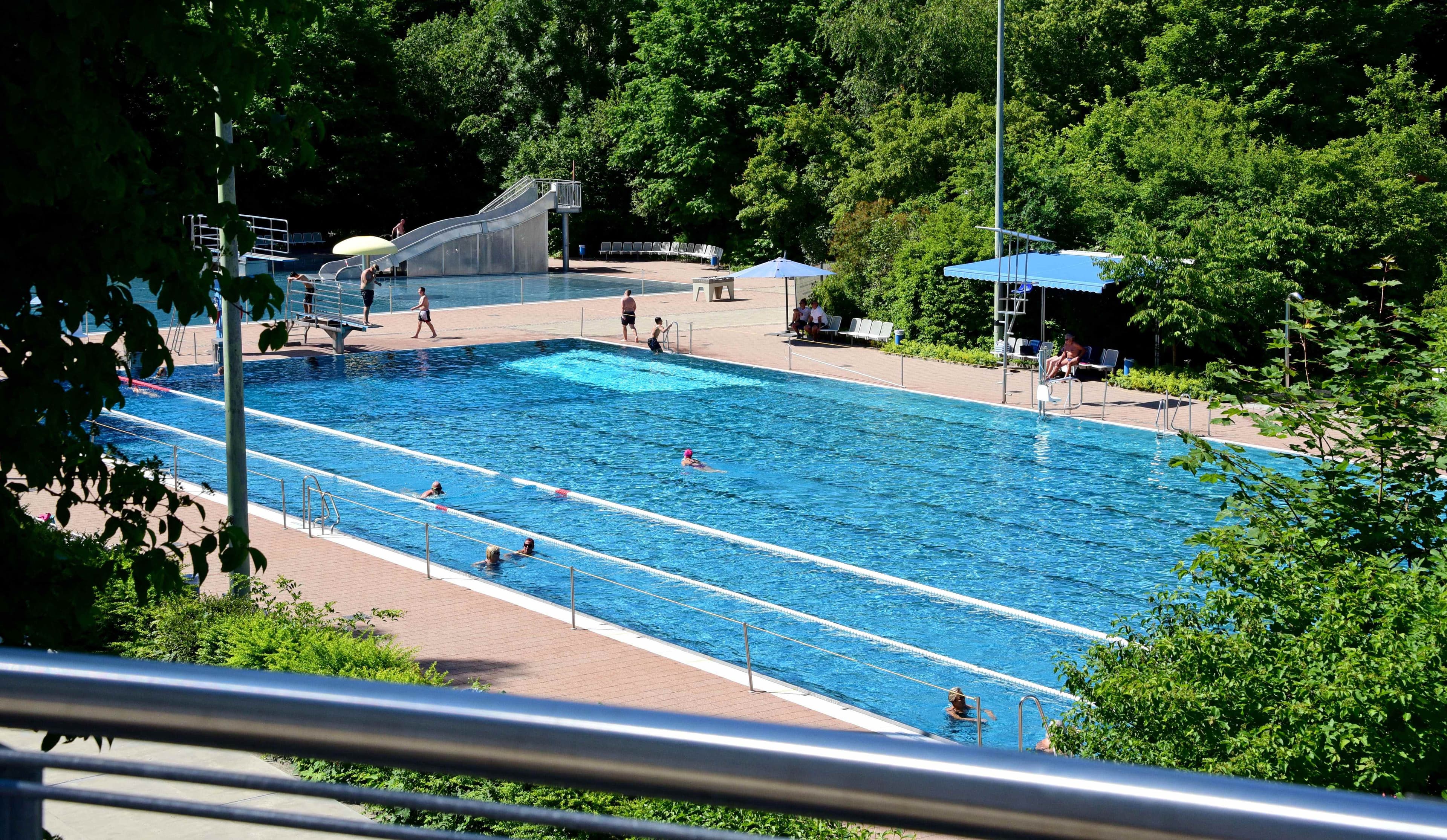 Schwimmbecken