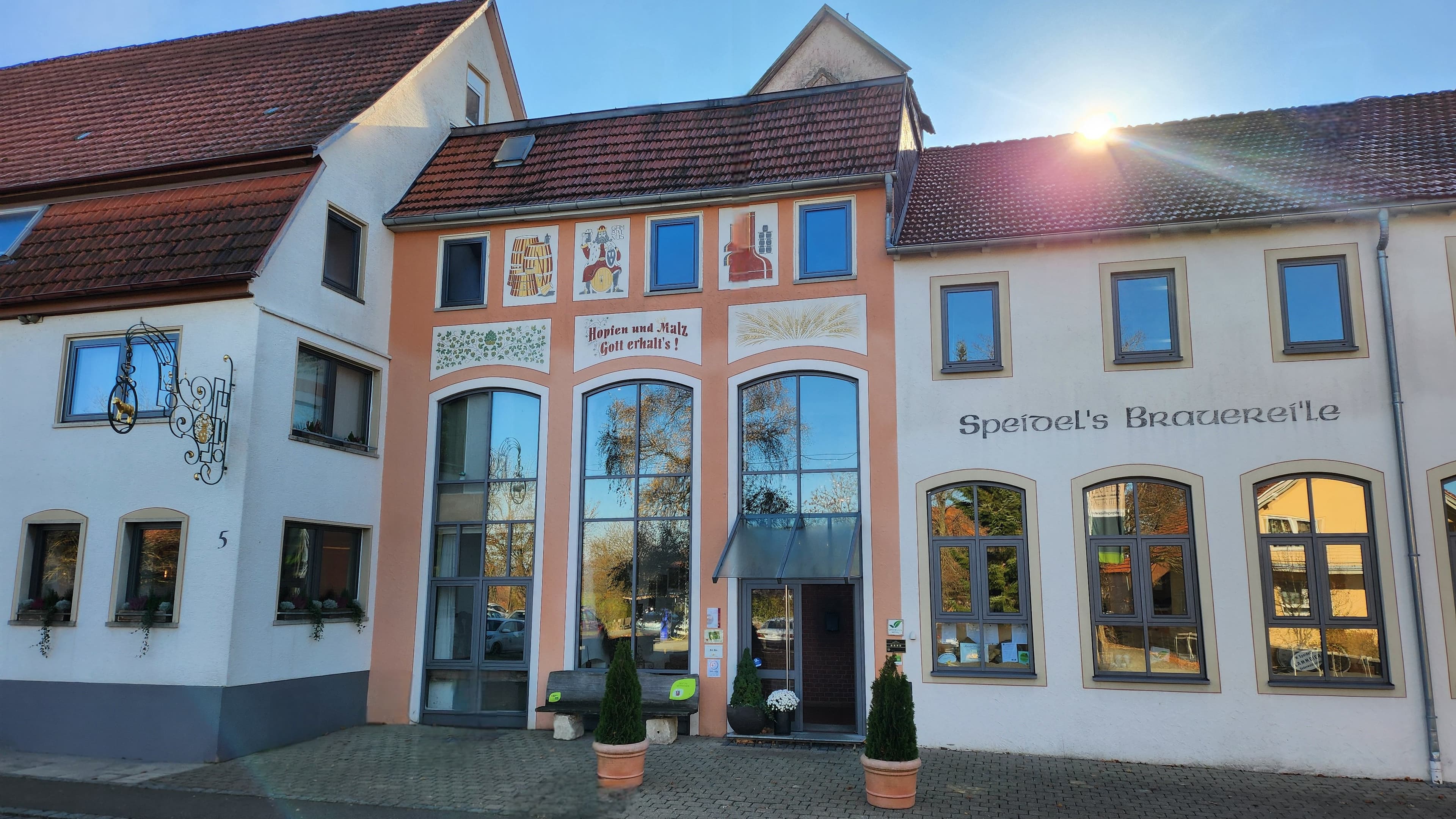 Außenansicht Brauerei Gasthof Lamm im Hohenstein