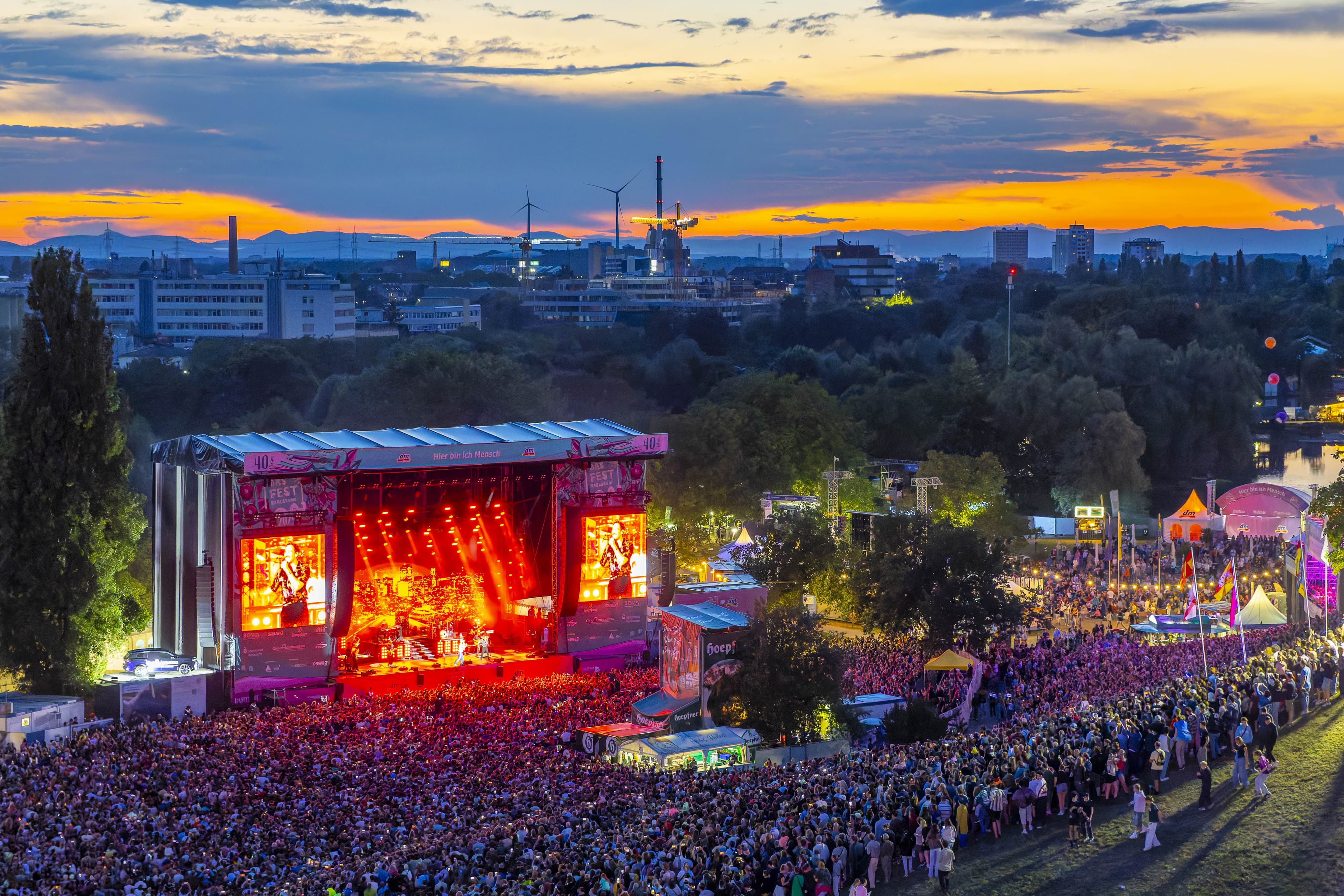 Evening atmosphere at DAS FEST 2025 in Karlsruhe