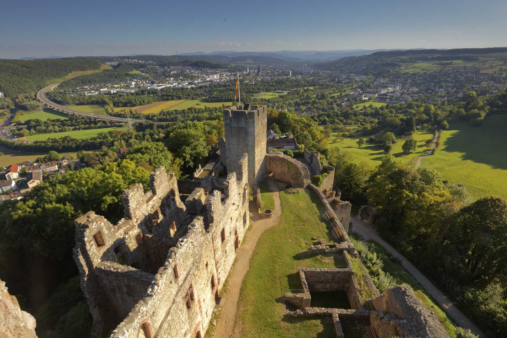 Burg Rötteln mit Blick auf Lörrach