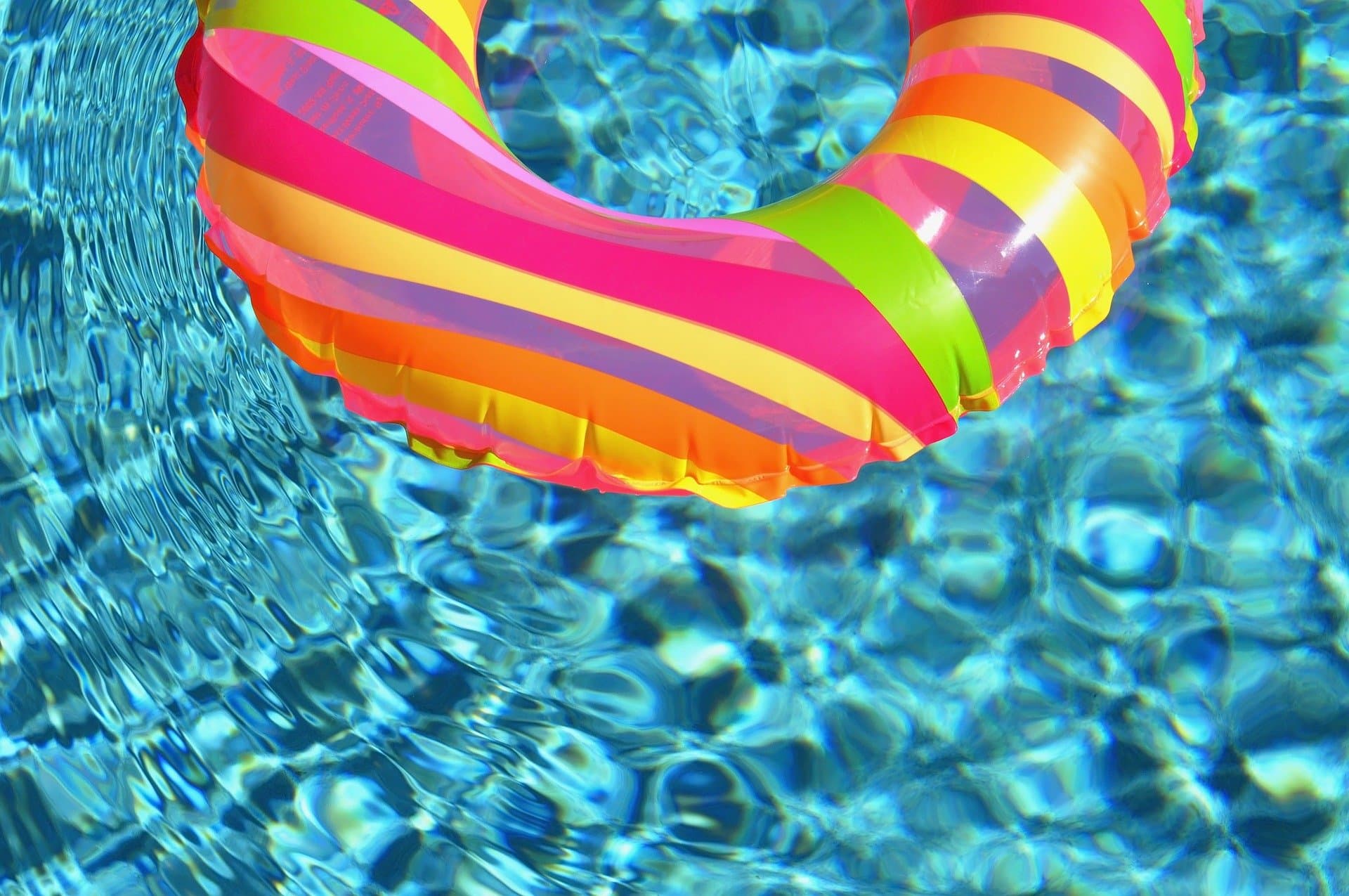 Schwimmbad mit Schwimmreif