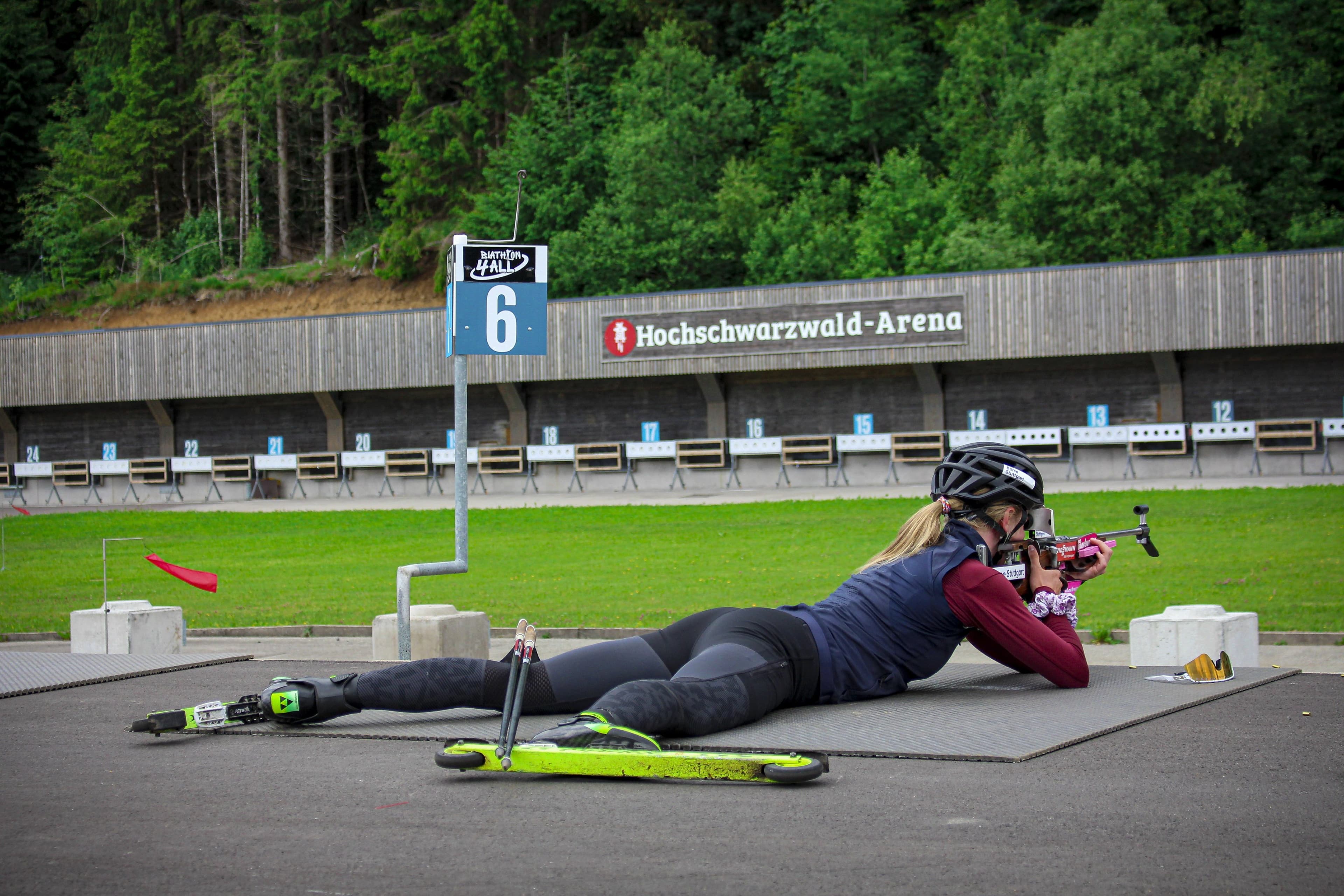 Biathletin Julia Tannheimer am Schießstand