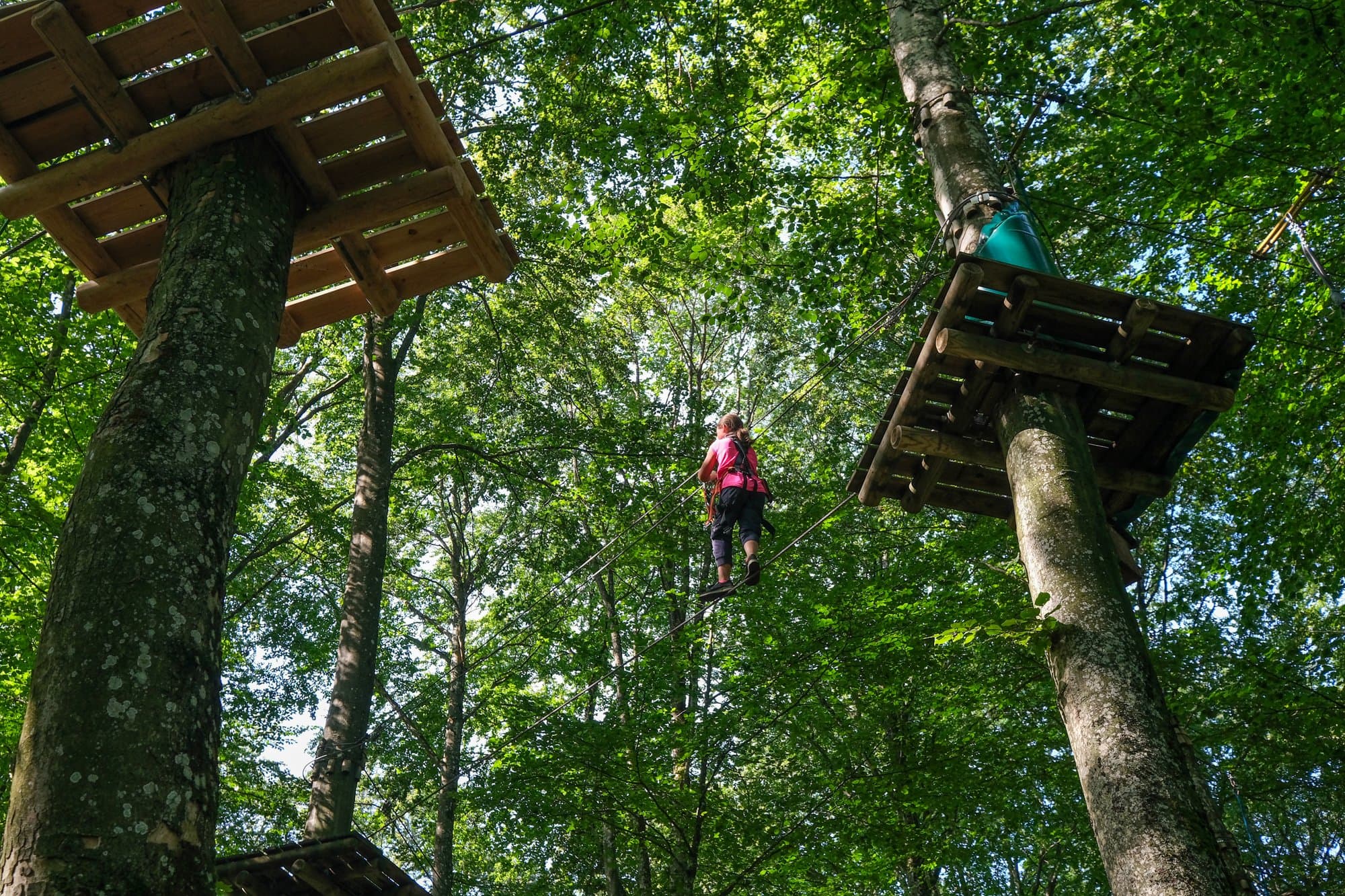 Kind klettert Kletterwald Laichingen Seil