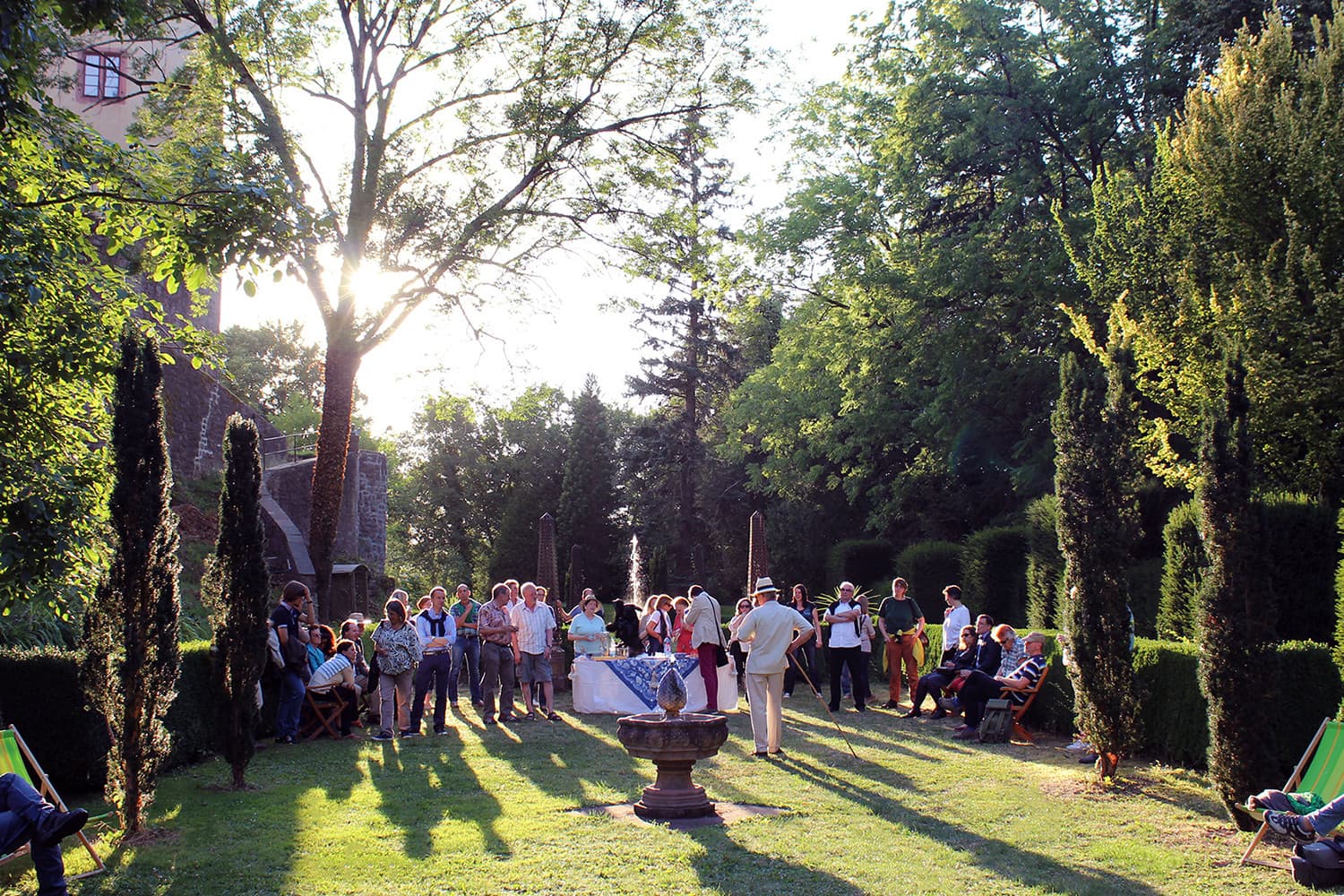 Apéritif au Jardin im Burgpark der Gamburg