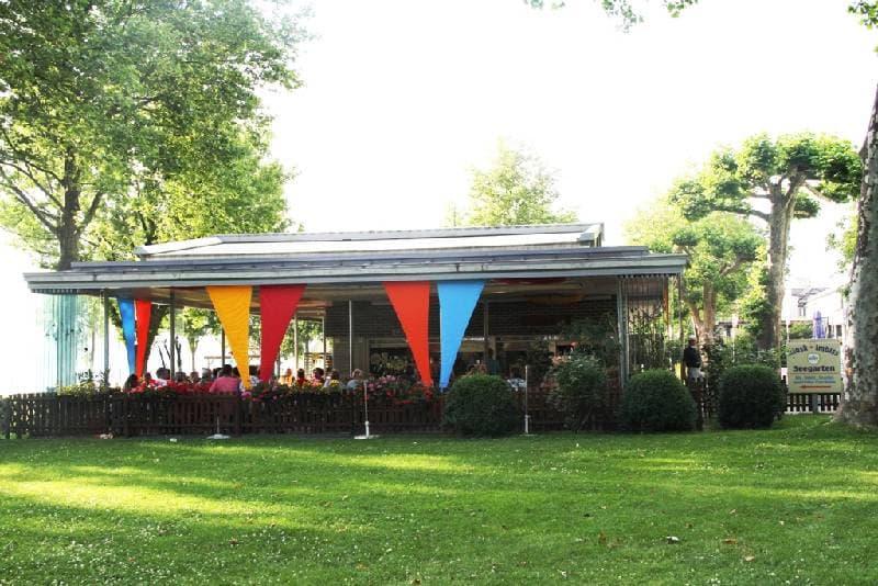 Das Gebäude des Seegarten Imbiss am Naturstrand