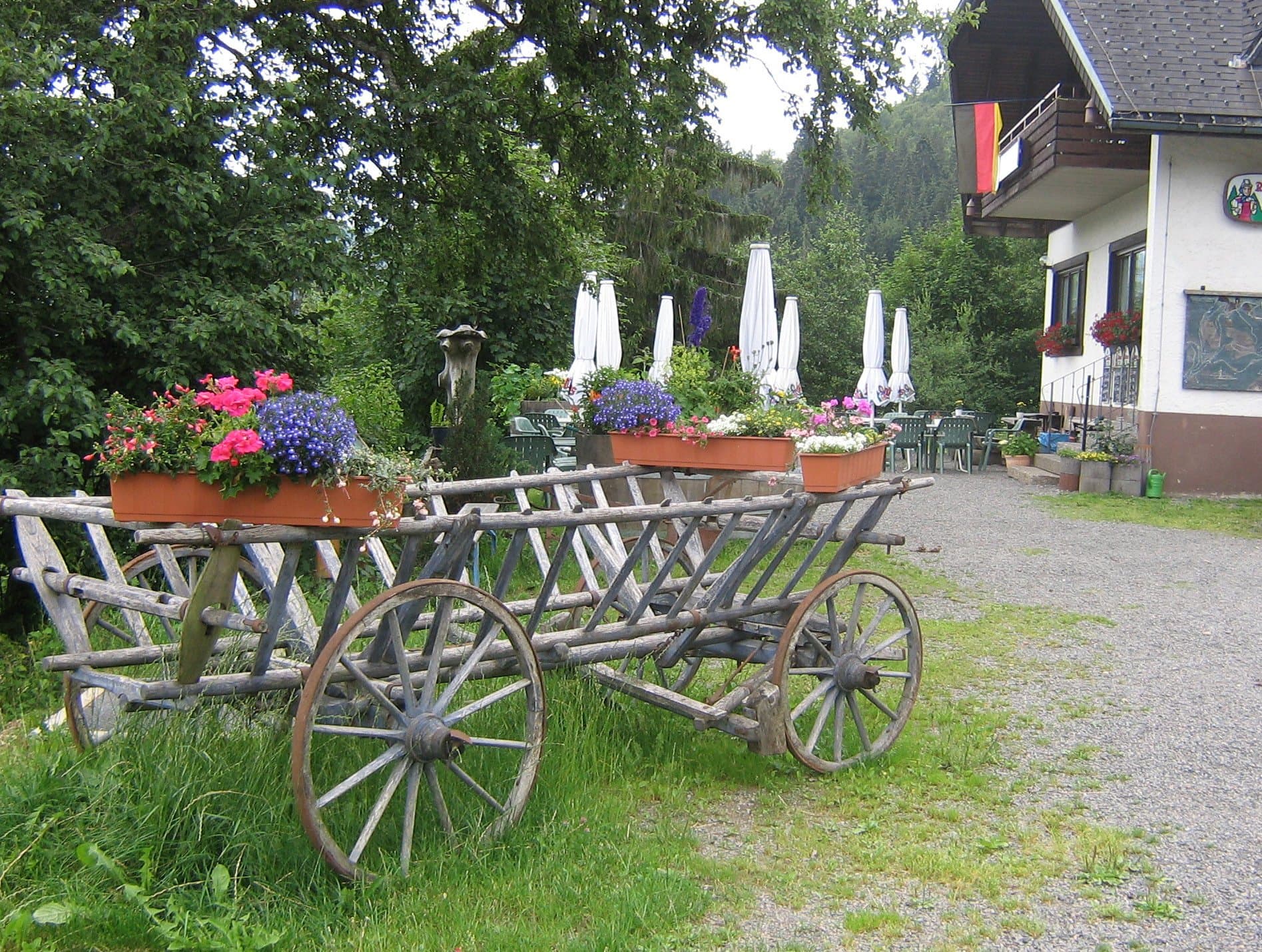 Alter Heuwagen vor dem Berggasthaus Präger Böden.